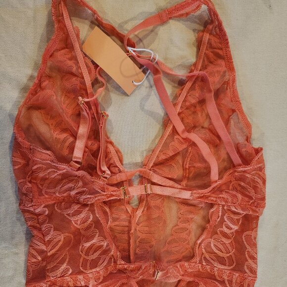 MENTIONABLES LACY CROTCHLESS TEDDY-HOT PINK SMALL - Picture 3 of 6